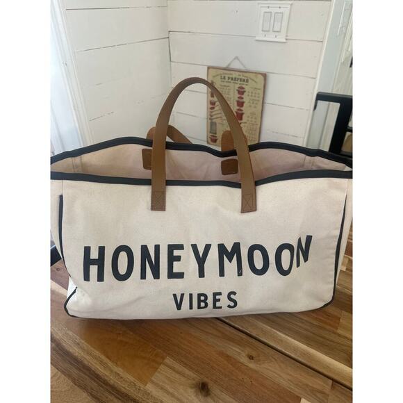 Santa Barbara Designs Honeymoon Vibes Canvas Bag with Leather straps - Picture 2 of 8